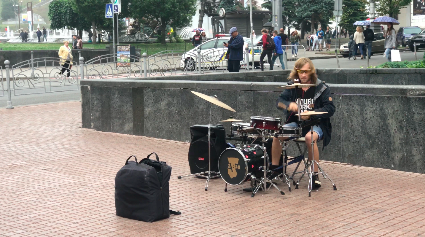 Street musician in Kyiv, Ukraine