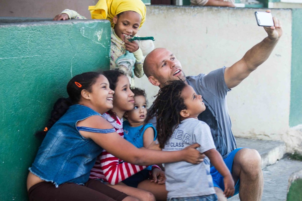 An American with children in Cuba